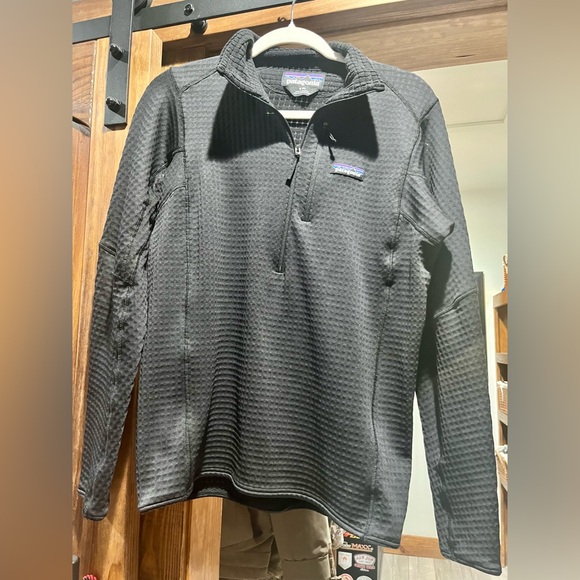 Patagonia Men's Black Waffle Knit R1 Pullover - Size S - Picture 2 of 6